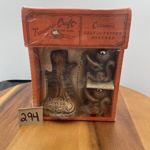 Vintage NIP Treasure Craft Denver ColorSquirrel+Salt+Pepper Shakers w. Stand
